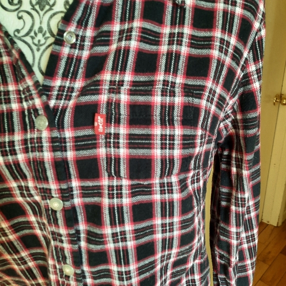 Levis shirt - Picture 2 of 6